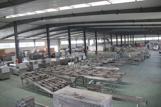 สุนัขกัดไก่ถือขนมสำหรับสุนัขสายการผลิตอาหารสัตว์เลี้ยง Jerky Treats Forming Machine