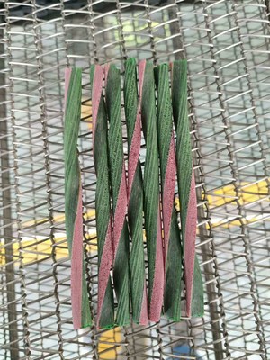 อุปกรณ์การอัดรีดอาหารสัตว์เลี้ยงสายเดี่ยวสำหรับการแปรรูปขนมสุนัขอาหารสัตว์เลี้ยง