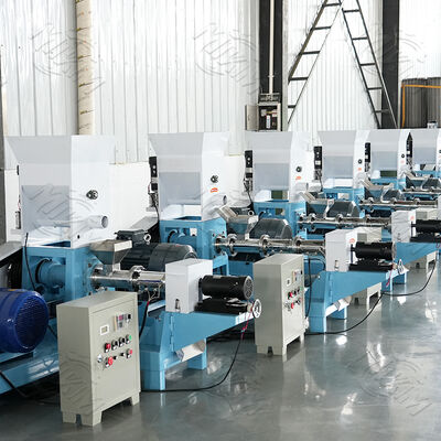 เครื่องทําอาหารสุนัขสัตว์เลี้ยงชนิดแห้งคุณภาพสูง / เครื่องบดอาหารปลาลอยขนาดเล็ก